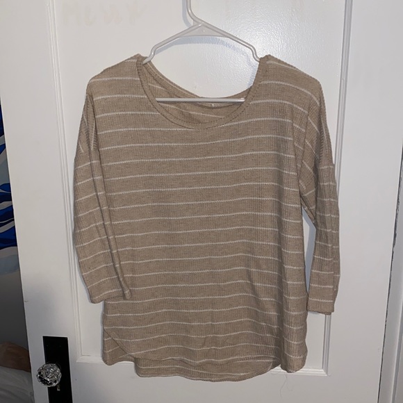 Cute threaded top - Picture 1 of 2